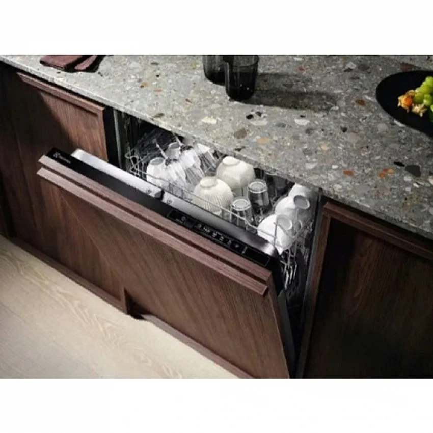Встраиваемая посудомоечная машина ELECTROLUX EEA717110L