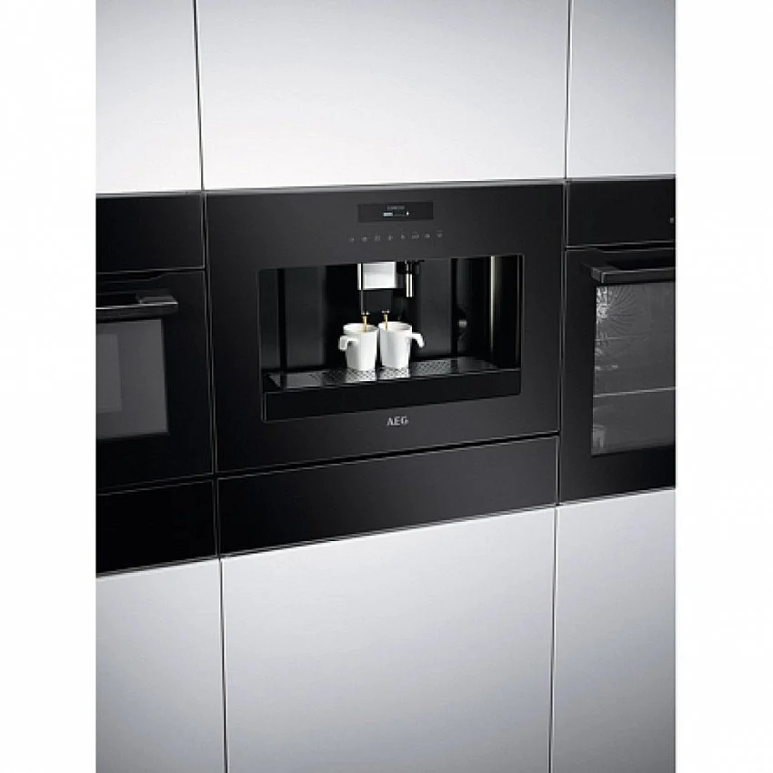 Встраиваемая кофемашина AEG KKE884500B