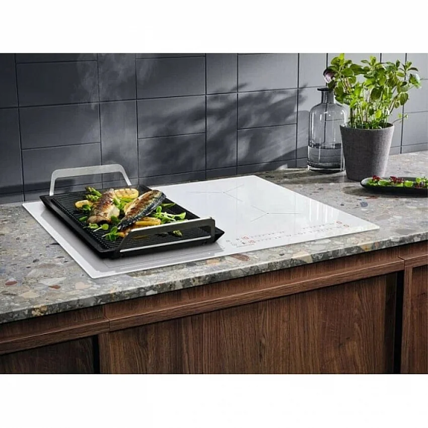 Индукционая варочная панель ELECTROLUX EIV63440BS