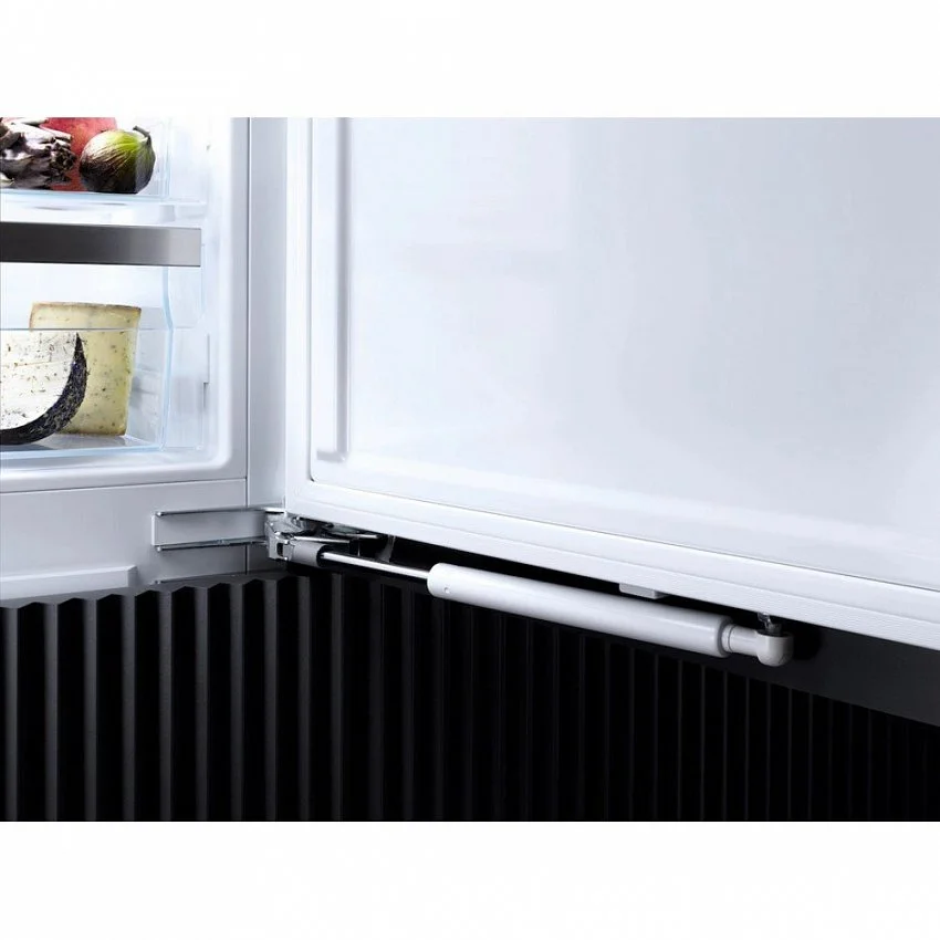 Встраиваемый холодильник MIELE K 7793 C
