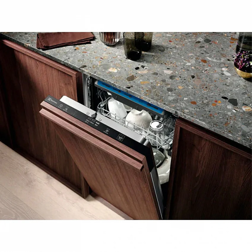 Встраиваемая посудомоечная машина ELECTROLUX EEM23100L