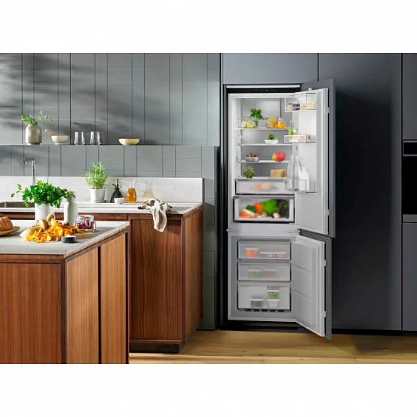 Встраиваемый холодильник ELECTROLUX ENC8MD19S