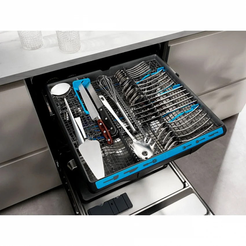 Встраиваемая посудомоечная машина ELECTROLUX EEM23100L